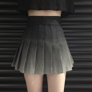 Gradient pleated skirt